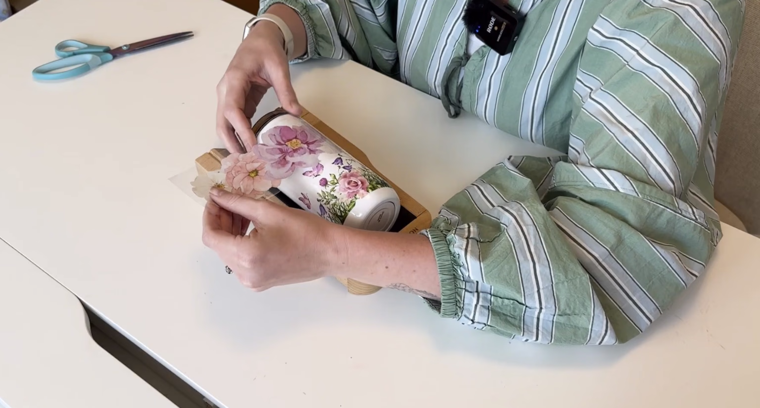 Applying a UV DTF cup wrap to a 16 oz glass can